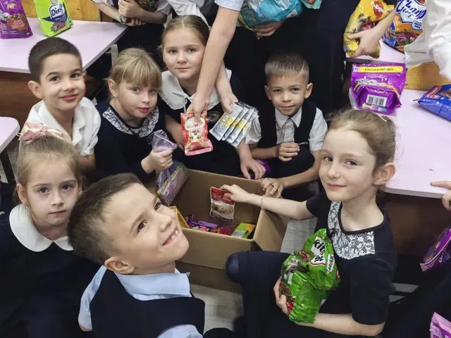 Ученики начальной школы на социальной практике